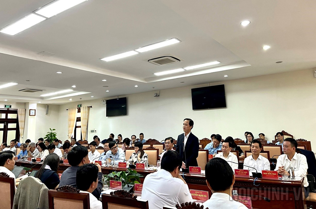 Đồng chí Nguyễn Xuân Trường, Vụ trưởng Vụ Địa phương I, Ban Nội chính Trung ương phát biểu tại Hội nghị