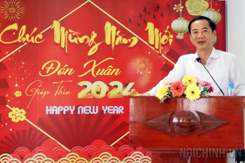 Đồng chí Nguyễn Thái Học, Phó Trưởng Ban Nội chính Trung ương phát biểu tại buổi tặng quà