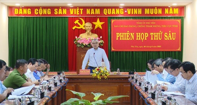 Đồng chí Phạm Đại Dương, Ủy viên Trung ương Đảng, Bí thư Tỉnh ủy, Trưởng Ban Chỉ đạo PCTNTC tỉnh Phú Yên phát biểu tại Phiên họp thứ 6