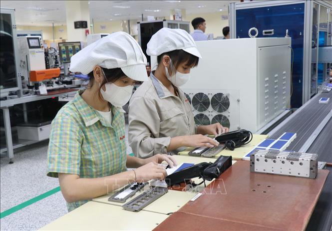 Hoạt động sản xuất tại Công ty TNHH Bujeon Việt Nam Electronic, Khu công nghiệp Quế Võ, tỉnh Bắc Ninh. Ảnh: Thanh Thương/TTXVN
