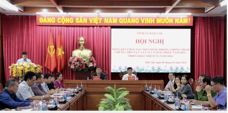 Các đại biểu tham dự Hội nghị tổng kết công tác nội chính, PCTNTC và cải cách tư pháp tỉnh Đắk Lắk năm 2023