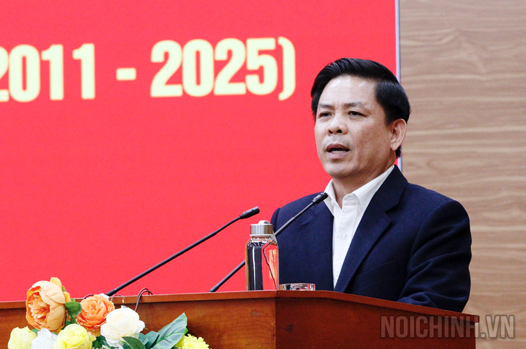 Đồng chí Nguyễn Văn Thể, Ủy viên Trung ương Đảng, Bí thư Đảng ủy khối các cơ quan Trung ương phát biểu tại Hội nghị