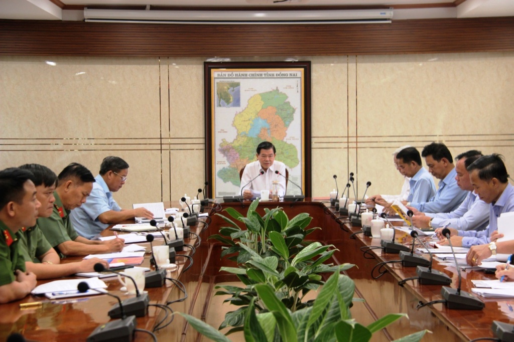 Đồng chí Nguyễn Hồng Lĩnh, Ủy viên Trung ương Đảng, Bí thư Tỉnh ủy, Trưởng Ban Chỉ đạo tỉnh chủ trì Phiên họp