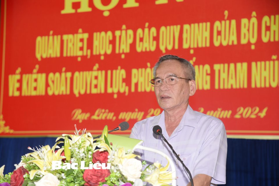 Đồng chí Lữ Văn Hùng, Bí thư Tỉnh ủy phát biểu tại Hội nghị