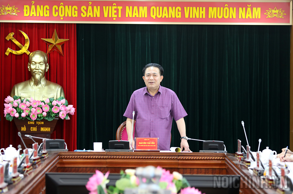 Đồng chí Nguyễn Văn Yên, Phó Trưởng Ban Nội chính Trung ương chủ trì, phát biểu tại Hội nghị