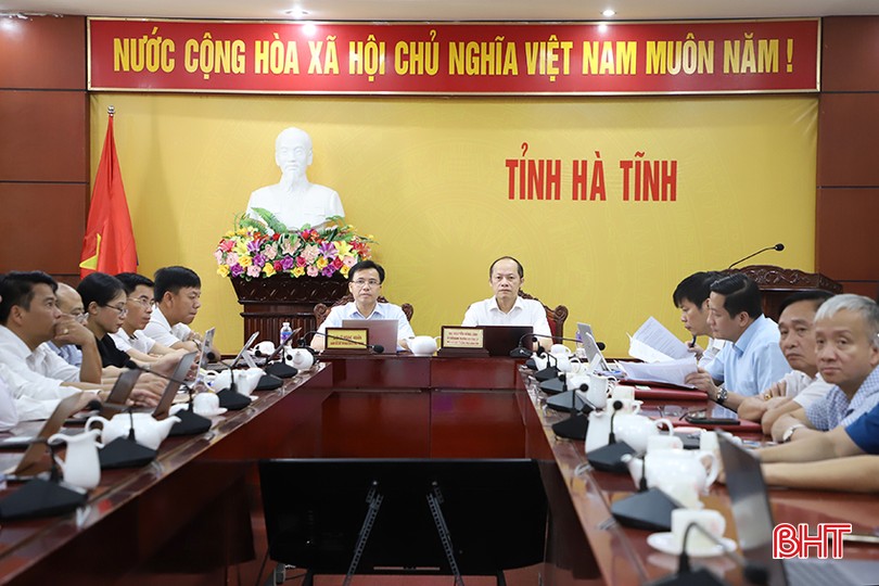 Một cuộc họp của Ủy ban nhân dân tỉnh Hà Tĩnh