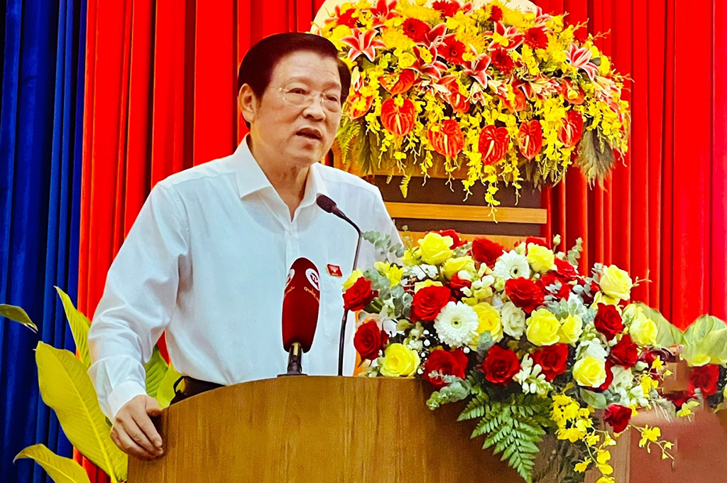 Đồng chí Phan Đình Trạc, Ủy viên Bộ Chính trị, Bí thư Trung ương Đảng, Trưởng Ban Nội chính Trung ương phát biểu tại buổi tiếp xúc cử tri thành phố Đà Lạt