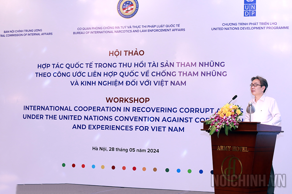 TS. Đinh Văn Minh, nguyên Vụ trưởng Vụ Pháp chế, Thanh tra Chính phủ, Trưởng nhóm nghiên cứu trình bày báo cáo tại Hội thảo
