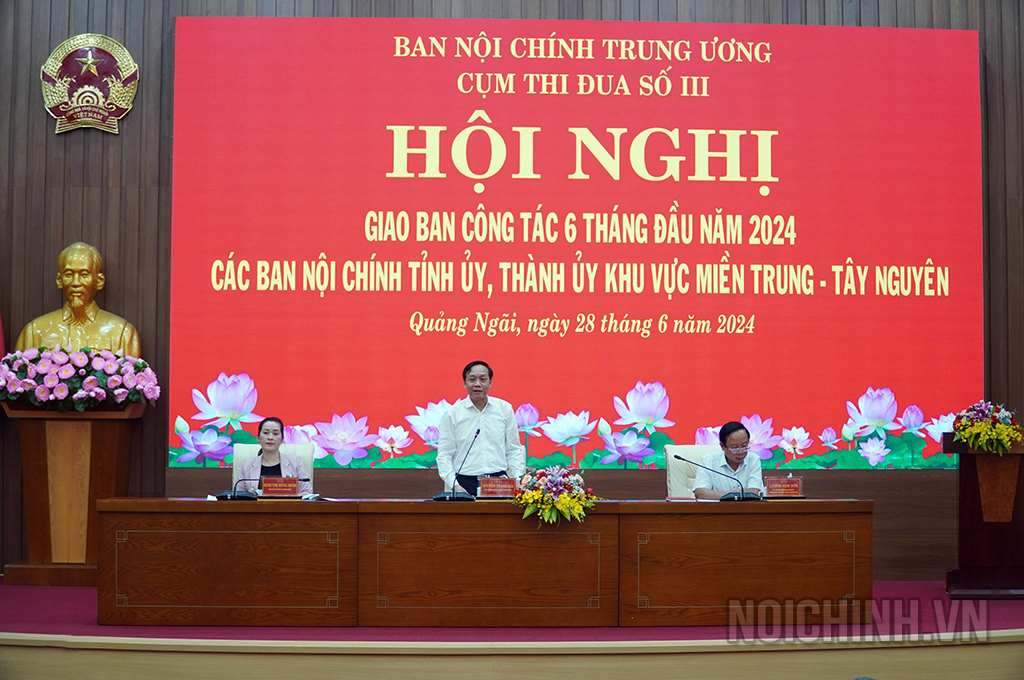 Các đồng chí chủ trì Hội nghị