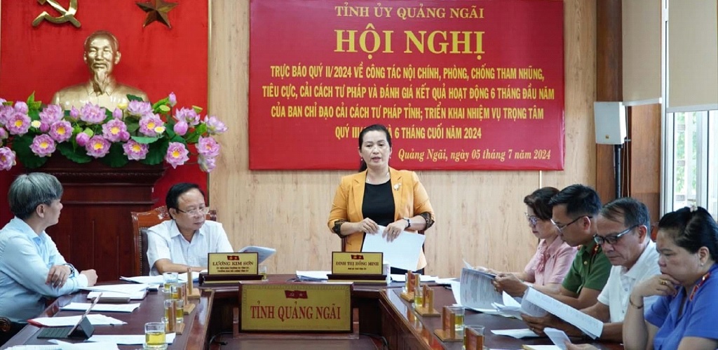 Đồng chí Đinh Thị Hồng Minh, Phó Bí thư Tỉnh ủy phát biểu tại Hội nghị