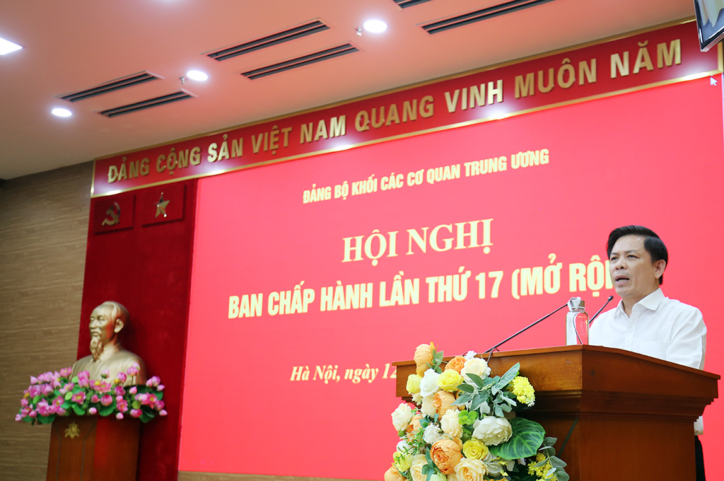 Đồng chí Nguyễn Văn Thể, Ủy viên Trung ương Đảng, Bí thư Đảng ủy Khối các cơ quan Trung ương phát biểu tại Hội nghị