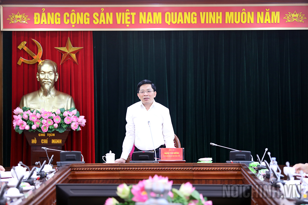 Đồng chí Đặng Văn Dũng, Phó Trưởng Ban Nội chính Trung ương phát biểu tại buổi làm việc