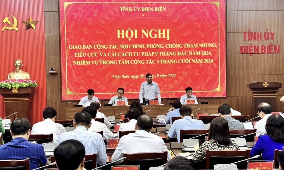 Đồng chí Trần Quốc Cường, Ủy viên Trung ương Đảng, Bí thư Tỉnh ủy Điện Biên phát biểu tại Hội nghị