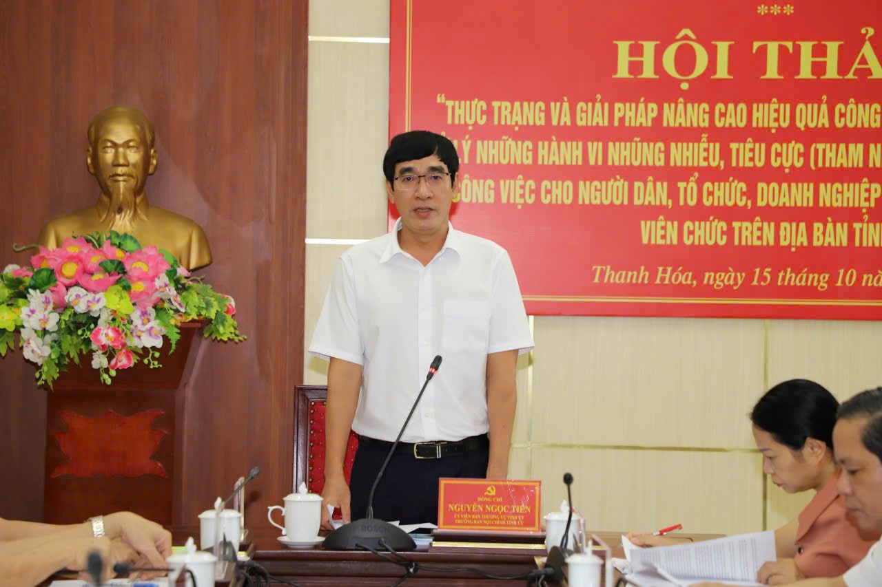 Đồng chí Nguyễn Ngọc Tiến, Ủy viên Ban Thường vụ, Trưởng Ban Nội chính Tỉnh ủy phát biểu tại Hội thảo