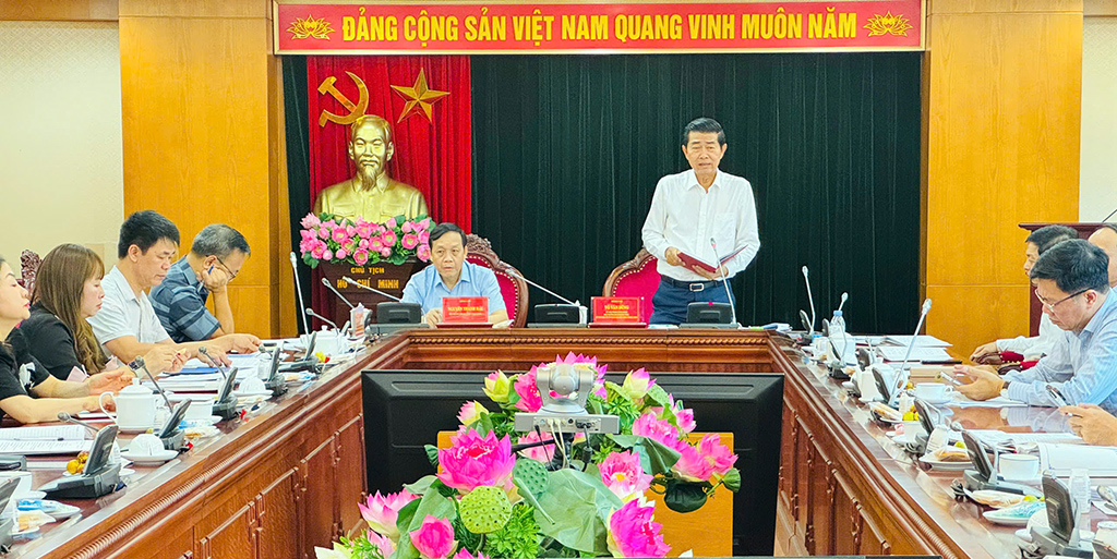 Đồng chí Võ Văn Dũng, Ủy viên Trung ương Đảng, Phó Trưởng ban Thường trực, Bí thư Đảng ủy phát biểu tại Hội nghị