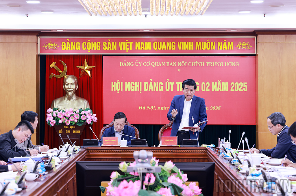 Đồng chí Võ Văn Dũng, Ủy viên Trung ương Đảng, Phó Trưởng ban Thường trực, Bí thư Đảng ủy phát biểu Kết luận tại Hội nghị