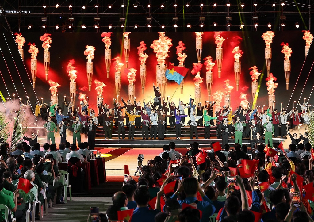 Chương trình cầu truyền hình “Vang mãi khúc khải hoàn”