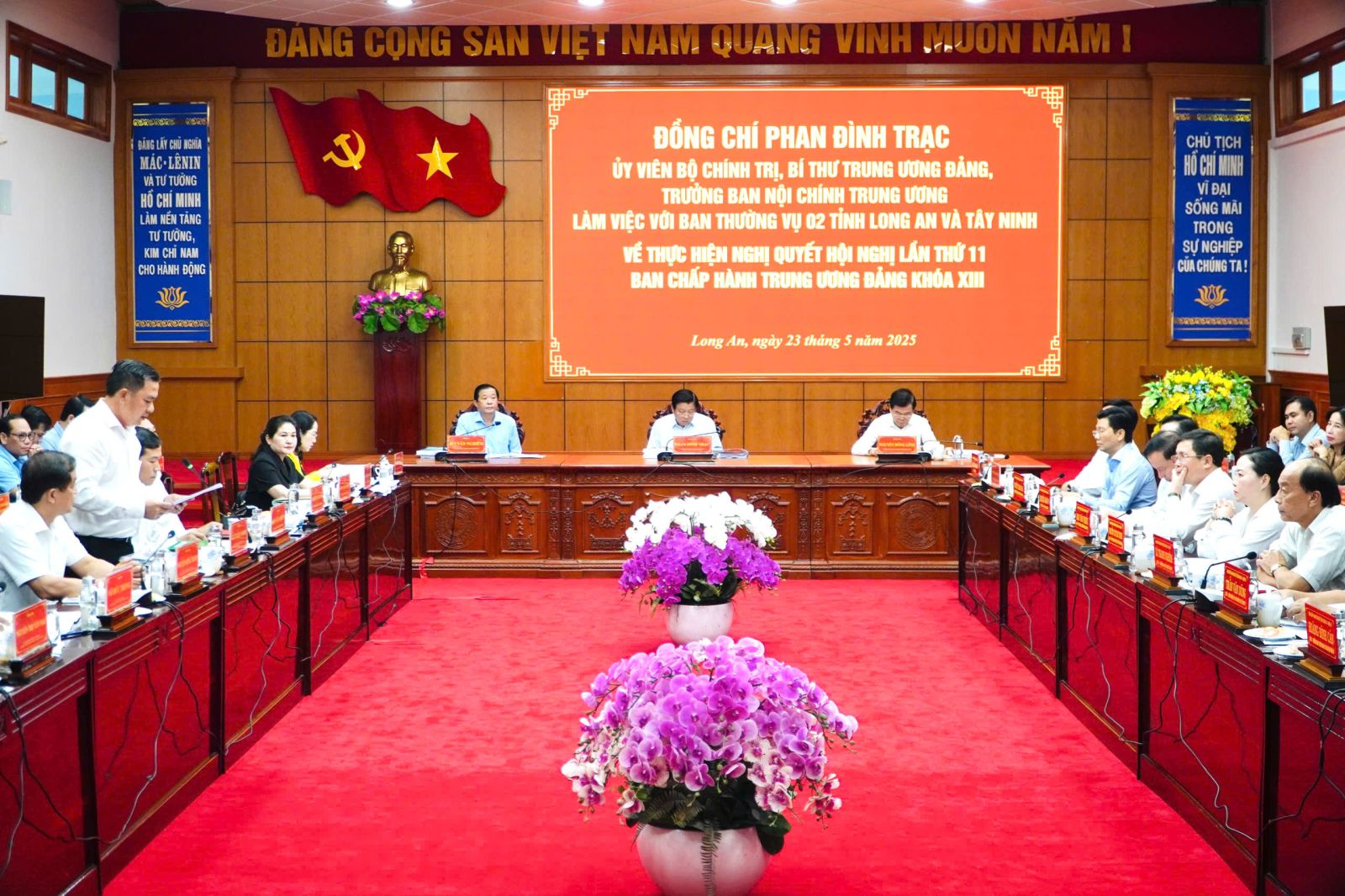Toàn cảnh buổi làm việc