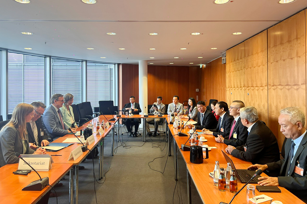 Đoàn cán bộ Ban Nội chính Trung ương làm việc vơi Quốc hội Cộng hoà Liên bang Đức