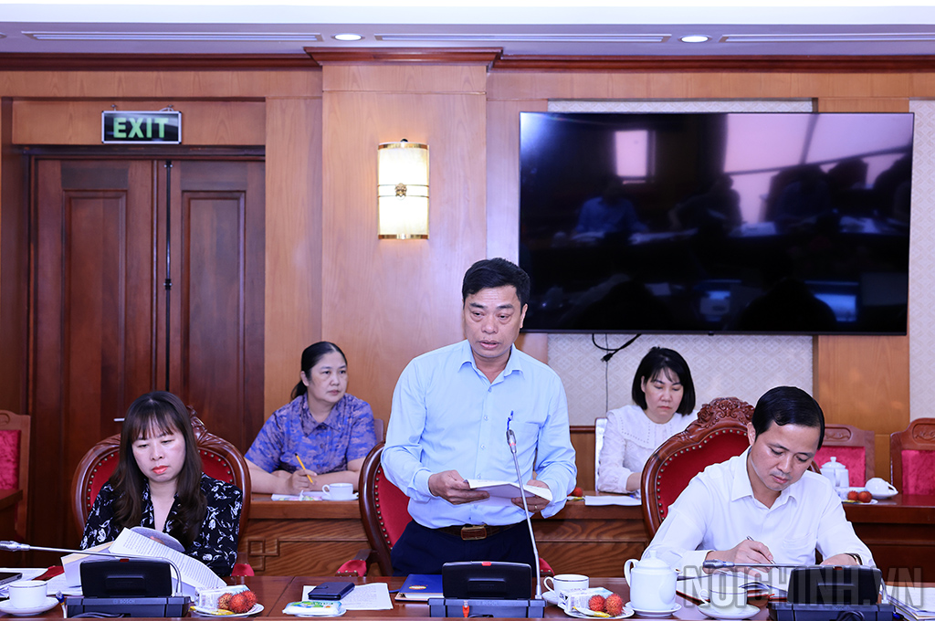 Đồng chí Ngô Thế Tám, Phó Chánh Văn phòng báo cáo công tác tháng 7, nhiệm vụ tháng 8 của Ban