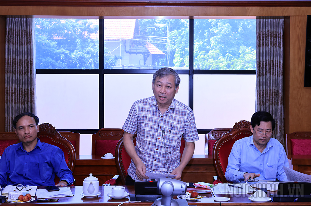 Đồng chí Nguyễn Cảnh Lam báo cáo công tác phòng, chống tham nhũng, lãng phí tiêu cực