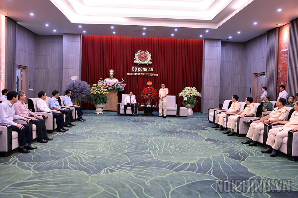 Đồng chí Đại tướng Lương Tam Quang, Ủy viên Bộ Chính trị, Bộ trưởng Bộ Công an cảm ơn sự quan tâm của lãnh đạo Ban Nội chính Trung ương