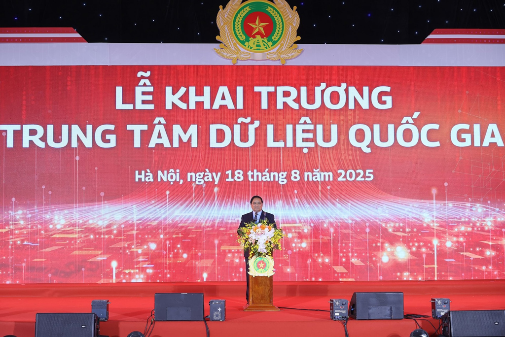 Thủ tướng Chính phủ Phạm Minh Chính phát biểu tại Lễ khai trương Trung tâm dữ liệu quốc gia số 1 và chính thức đưa vào vận hành hệ thống Cơ sở dữ liệu quốc gia