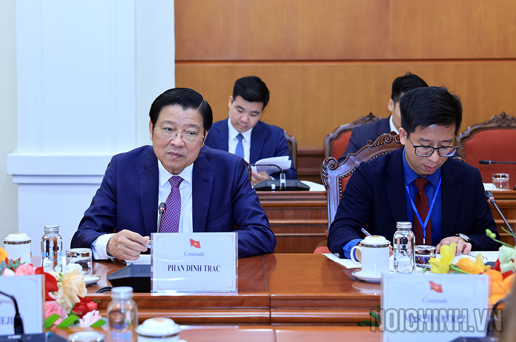 Đồng chí Phan Đình Trạc, Ủy viên Bộ Chính trị, Bí thư Trung ương Đảng, Trưởng Ban Nội chính Trung ương phát biểu