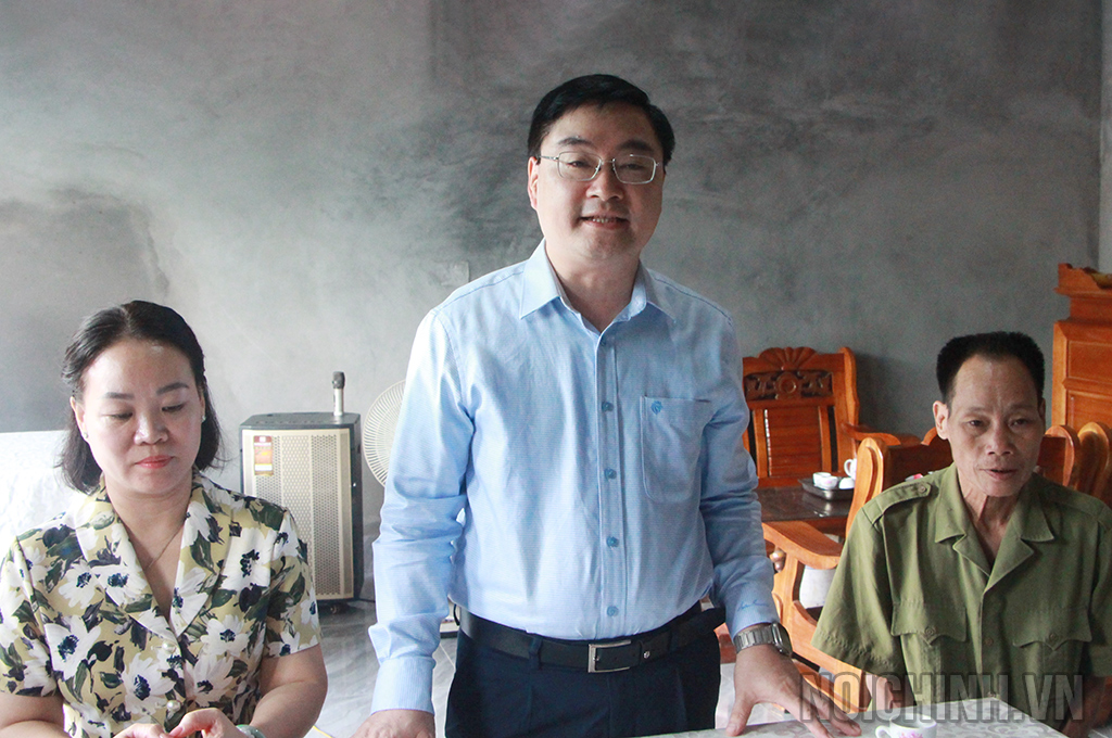 Đồng chí Quách Thế Ngọc, Ủy viên Ban Thường vụ, Trưởng Ban Nội chính Tỉnh ủy Phú Thọ phát biểu tại buổi trao nhà tình nghĩa