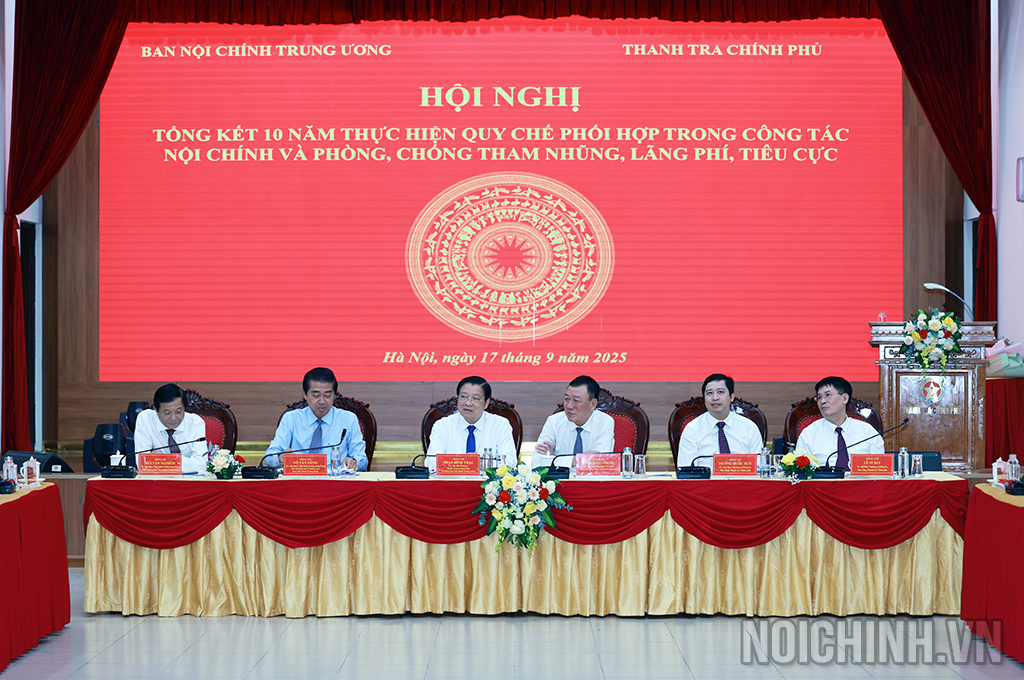 Các đồng chí chủ trì Hội nghị