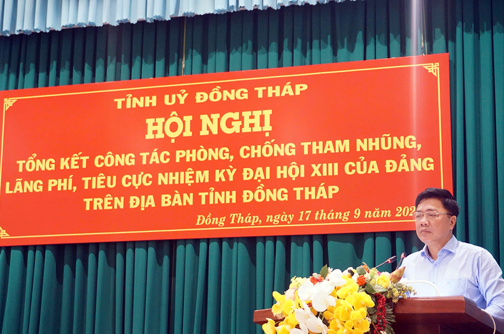 Đồng chí Trần Hoàng Kiếm, Vụ Trưởng Vụ Địa phương III, Ban Nội chính Trung ương phát biểu tại Hội nghị