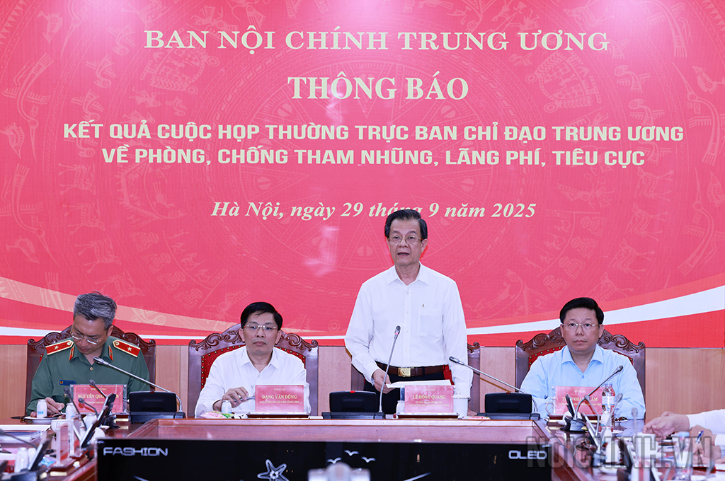 Đồng chí Lê Hồng Quang, Ủy viên Trung ương Đảng, Phó Trưởng Ban Nội chính Trung ương phát biểu tại Cuộc họp (ảnh Đặng Phước)