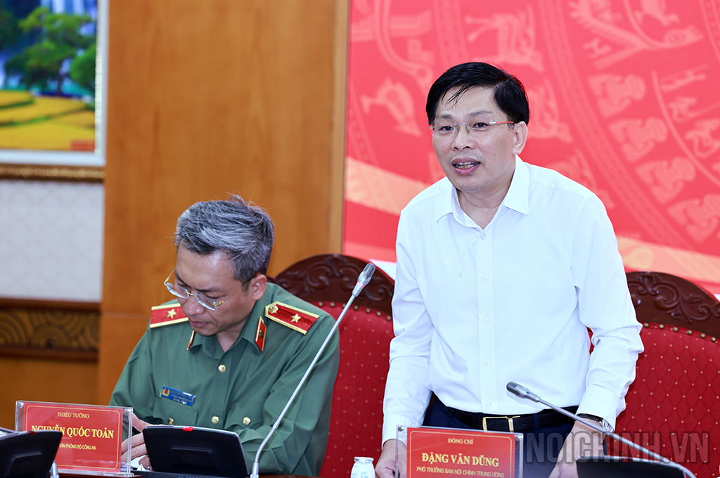 Đồng chí Đặng Văn Dũng, Phó Trưởng Ban Nội chính Trung ương thông tin một số kết quả cốt lõi của Cuộc họp (ảnh Đặng Phước)