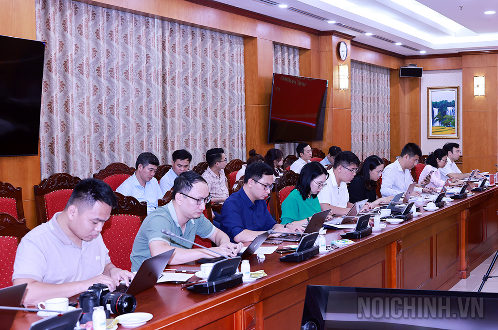 Các phóng viên, biên tập viên tham dự Cuộc họp