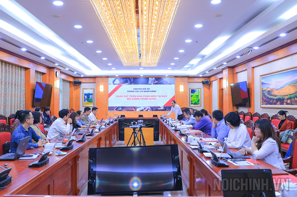 Quang cảnh buổi làm việc