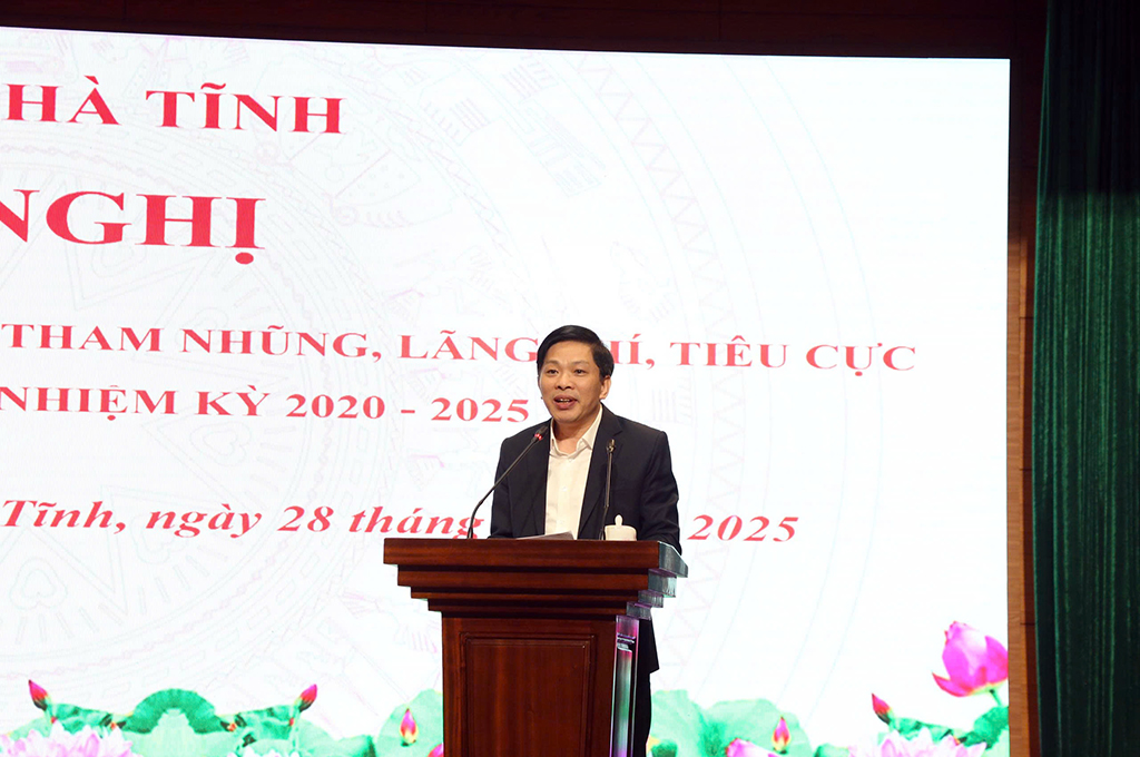 Đồng chí Đặng Văn Dũng, Phó Trưởng Ban Nội chính Trung ương phát biểu tại Hội nghị