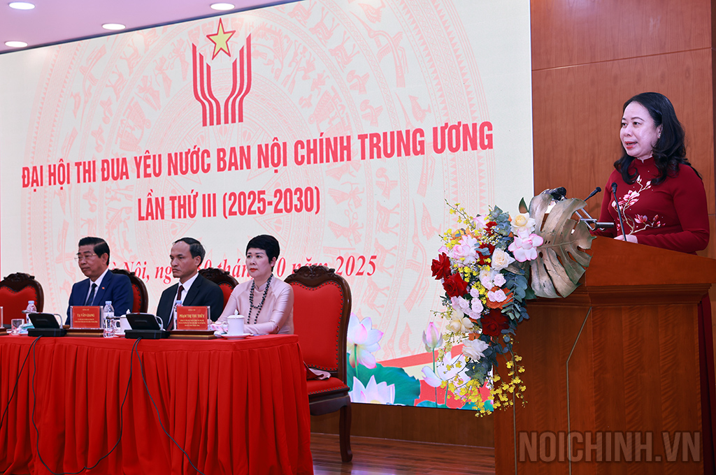 Đồng chí Võ Thị Anh Xuân, Ủy viên Trung ương Đảng, Phó Chủ tịch nước Cộng hòa xã hội chủ nghĩa Việt Nam, Phó Chủ tịch thứ nhất Hội đồng Thi đua - Khen thưởng Trung ương phát biểu tại Đại hội