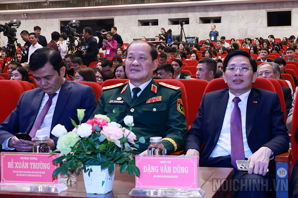 Đồng chí Đặng Văn Dũng, Phó Trưởng Ban Nội chính Trung ương, Ủy viên Ban Giám khảo dự buổi Lễ