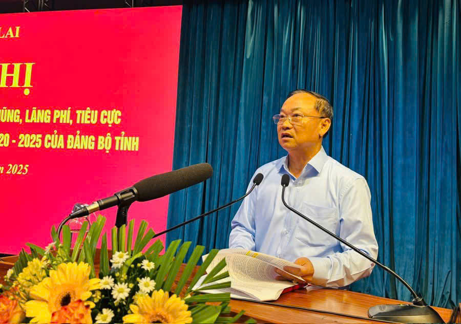 Đồng chí Thái Đại Ngọc, Ủy viên Trung ương Đảng, Bí thư Tỉnh ủy Gia Lai phát biểu tại Hội nghị