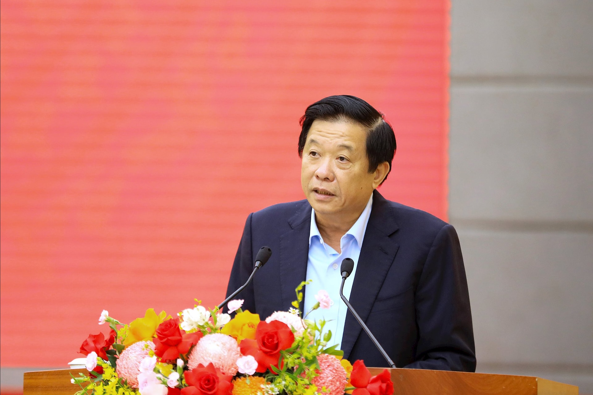 Đồng chí Bùi Văn Nghiêm, Ủy viên Trung ương Đảng, Phó Trưởng Ban Nội chính Trung ương phát biểu tại Hội nghị