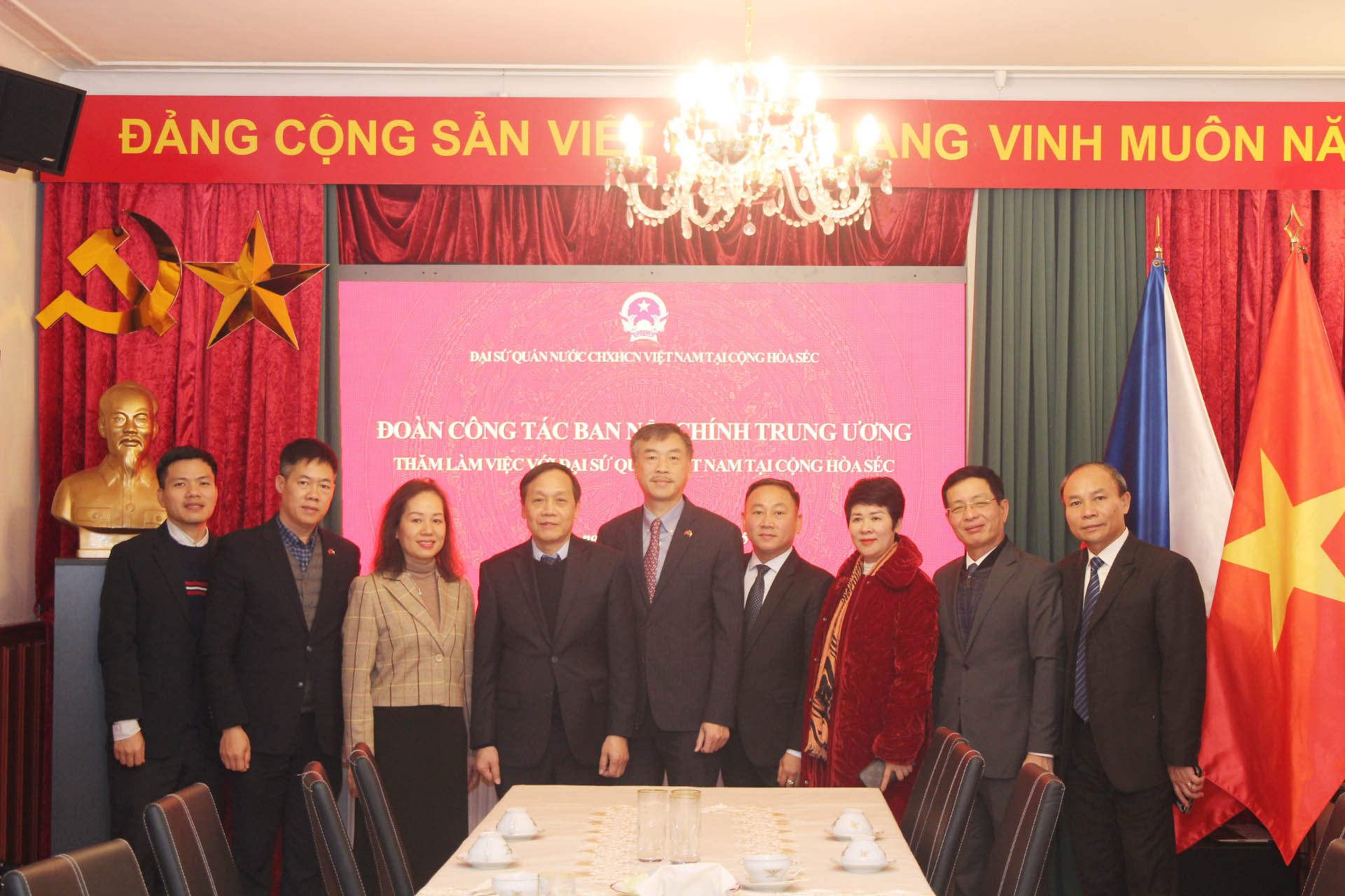 Đồng chí Nguyễn Thanh Hải, Phó Trưởng Ban Nội chính Trung ương và Đoàn công tác tại Đại sứ quán Việt Nam tại Cộng hòa Séc