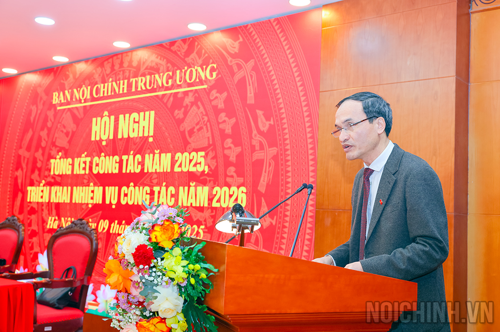 Đồng chí Tạ Văn Giang, Chánh Văn phòng Ban công bố các quyết định khen thưởng