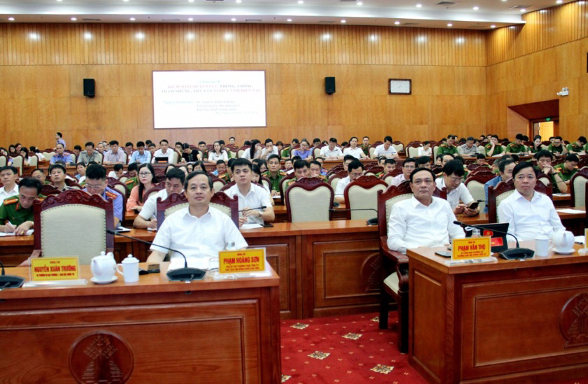 Các đại biểu dự Hội nghị tập huấn công tác nội chính, phòng, chống tham nhũng, lãng phí, tiêu cực tỉnh Thái Nguyên