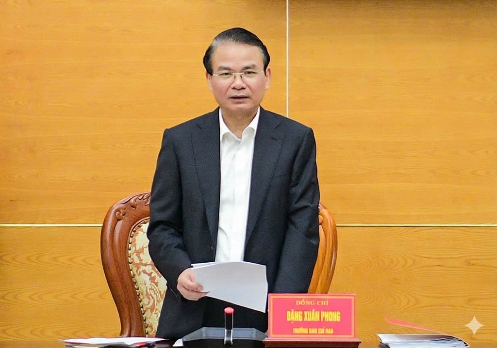 Đồng chí Đặng Xuân Phong, Ủy viên Trung ương Đảng, Bí thư Tỉnh ủy, Trưởng đoàn Đại biểu Quốc hội tỉnh, Trưởng Ban Chỉ đạo phát biểu tại Phiên họp