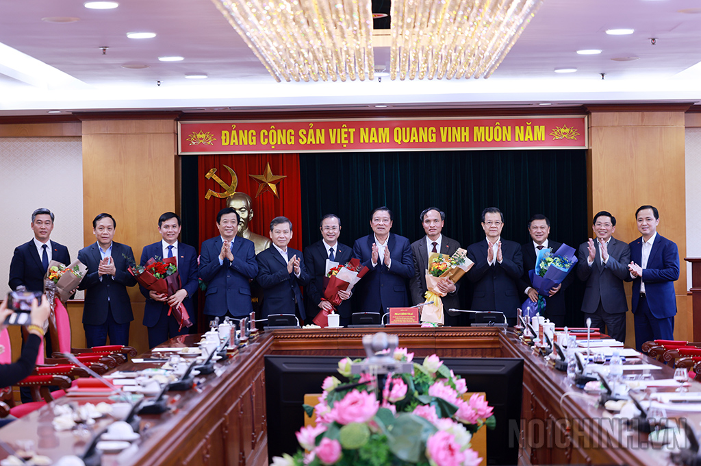 Các đồng chí lãnh đạo Ban Nội chính Trung ương chúc mừng các đồng chí được điều động, bổ nhiệm