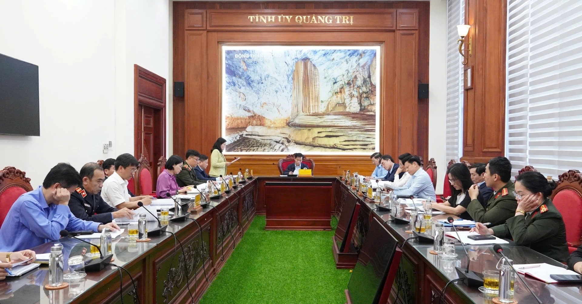 Toàn cảnh Phiên họp