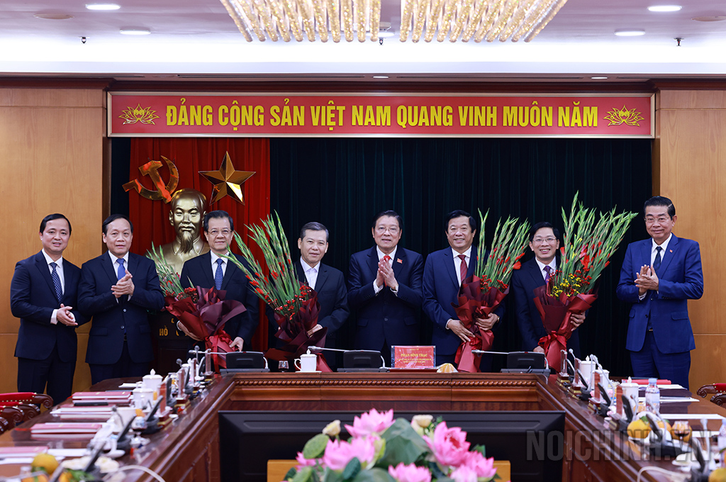 Lãnh đạo Ban Nội chính Trung ương chúc mừng đồng chí Lê Minh Trí, Ủy viên Bộ Chính trị, Bí thư Trung ương Đảng, Phó Trưởng ban Thường trực Ban Nội chính Trung ương và các đồng chí Ủy viên Trung ương Đảng, Phó Trưởng Ban Nội chính Trung ương