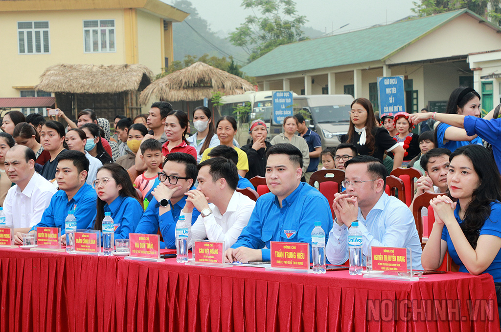 Các đồng chí tham dự Chương trình