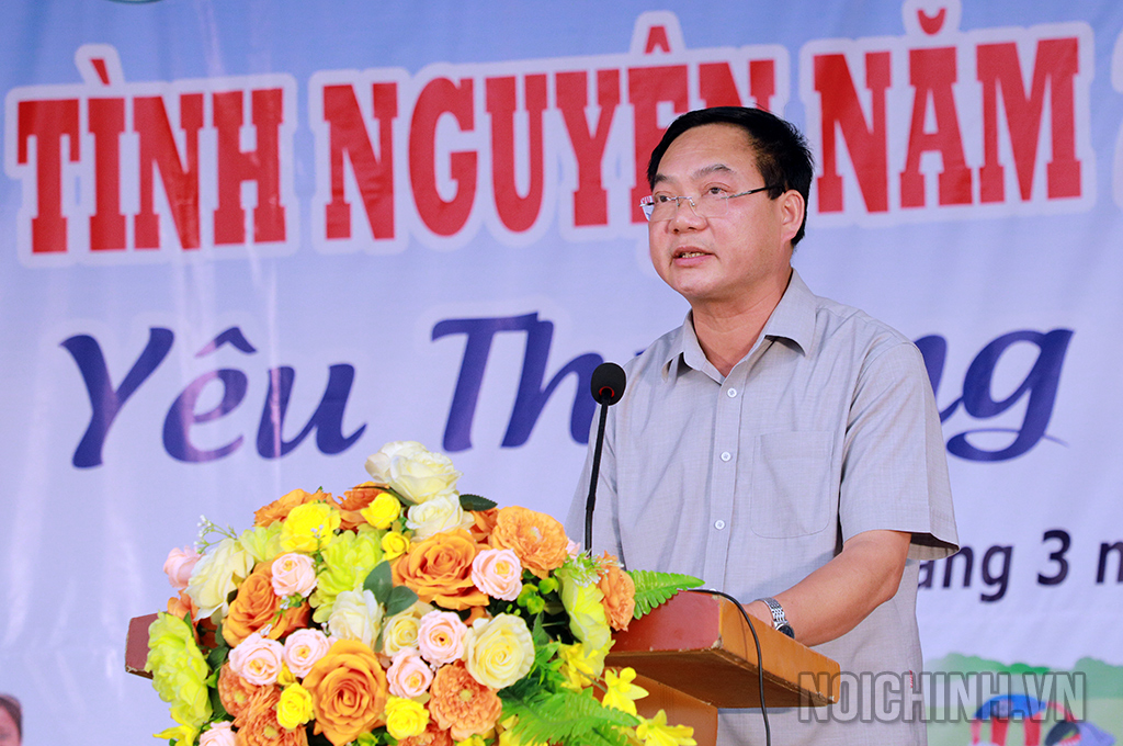 Đồng chí Nông Đình Thắng, Phó Bí thư, Chủ tịch UBND xã Nghĩa Tá, tỉnh Thái Nguyên phát biểu