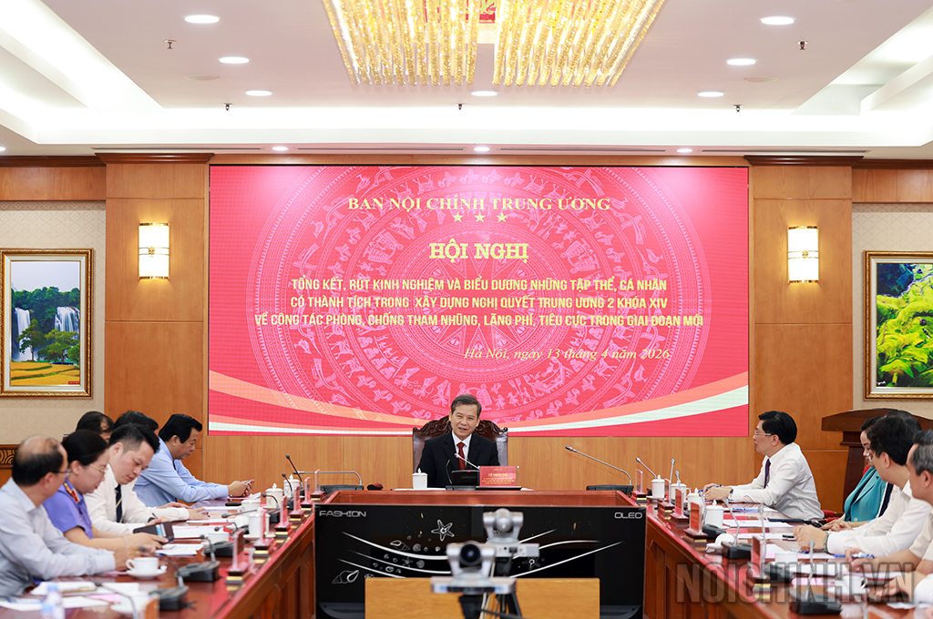 Đồng chí Lê Minh Trí, Ủy viên Bộ Chính trị, Bí thư Trung ương Đảng, Trưởng Ban Nội chính Trung ương, Phó Trưởng ban Thường trực Ban Chỉ đạo xây dựng Đề án phát biểu tại Hội nghị